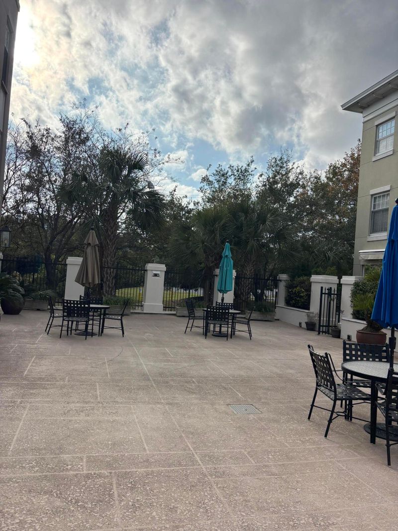 498 Albemarle Rd #409, Charleston, SC 29407
