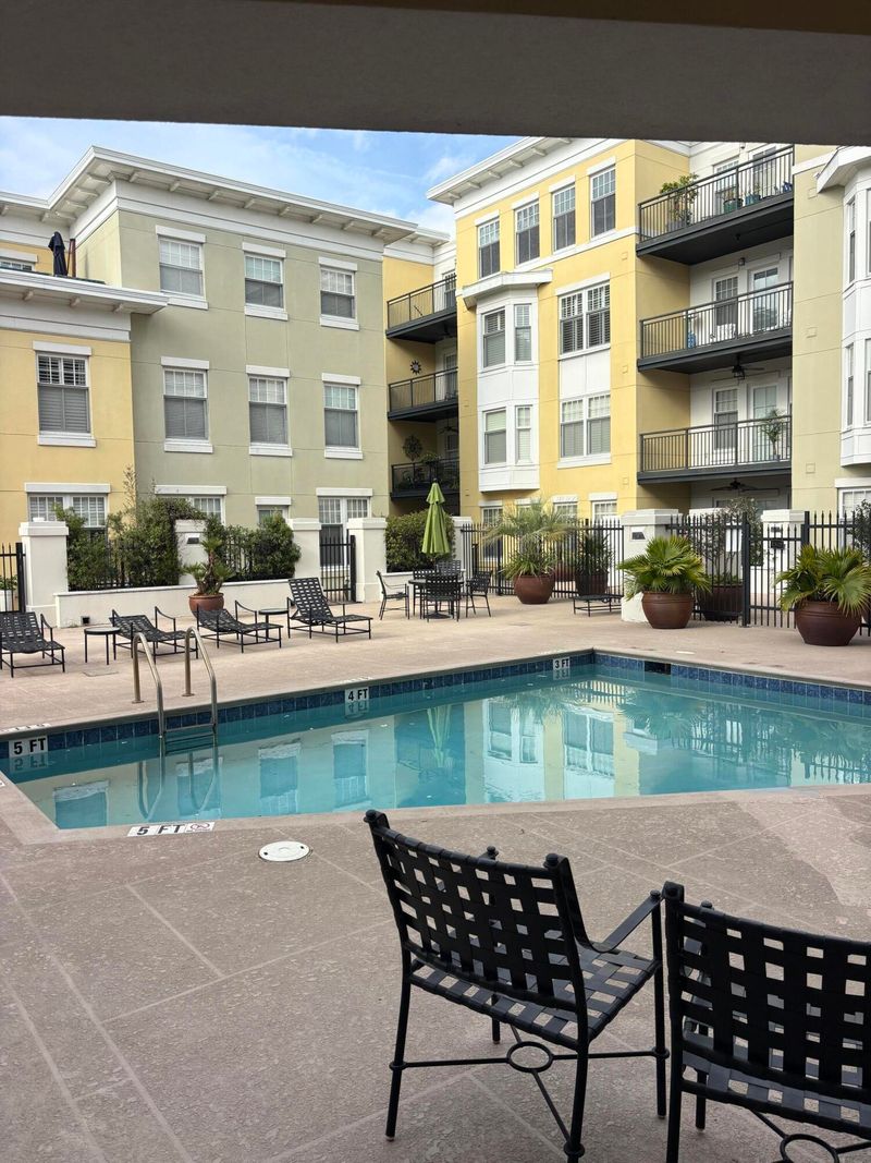 498 Albemarle Rd #409, Charleston, SC 29407