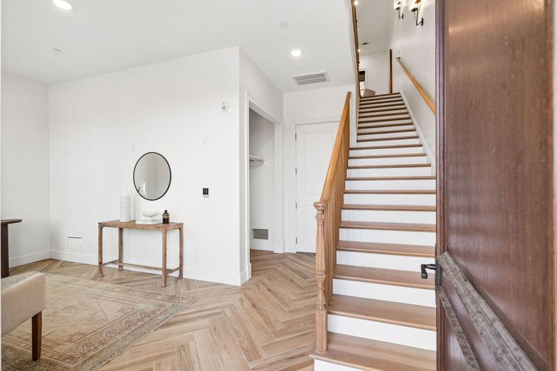 350 Broad St, Charleston, SC 29401