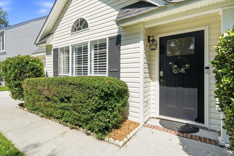 1323 Center Lake Dr, Mount Pleasant, SC 29464