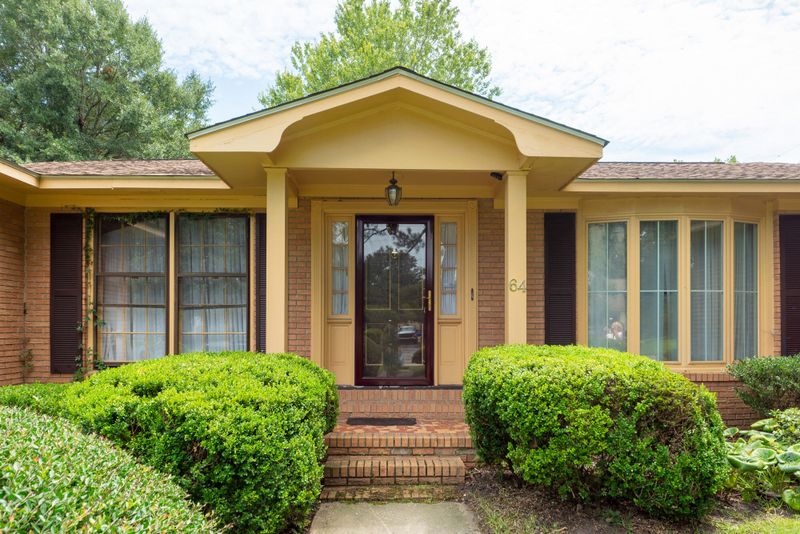 64 Shrewsbury Rd, Charleston, SC 29407