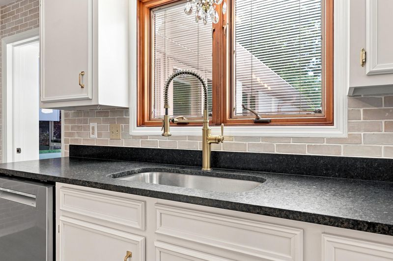 2123 Wampee Dr, Pinopolis, SC 29469