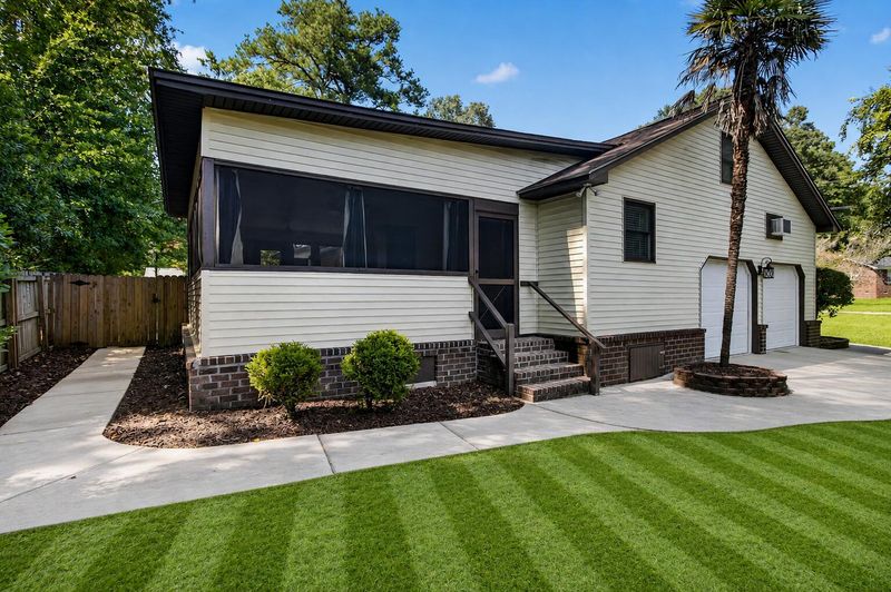 295 Forest Cir, Summerville, SC 29483