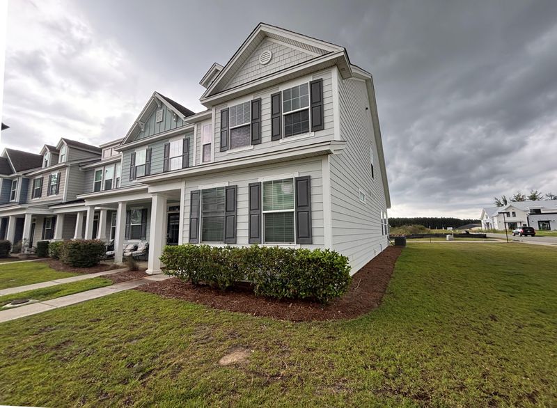 600 Ravensridge Ln, Moncks Corner, SC 29461