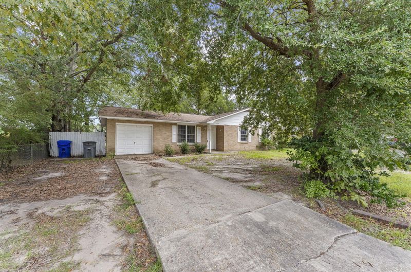 7748 Nellview Dr, North Charleston, SC 29418