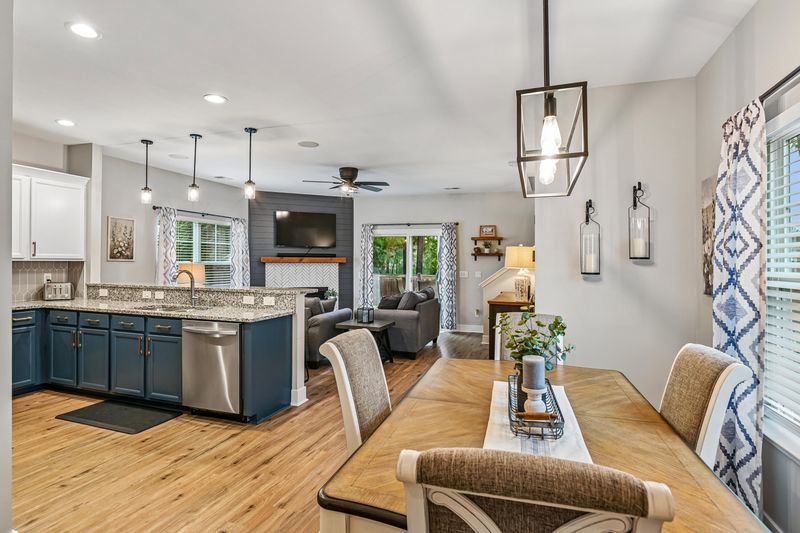 348 Drayton Place Dr, Moncks Corner, SC 29461
