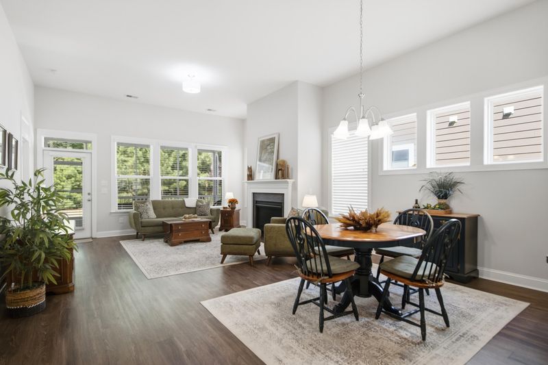 1098 Old Field Dr, Summerville, SC 29483