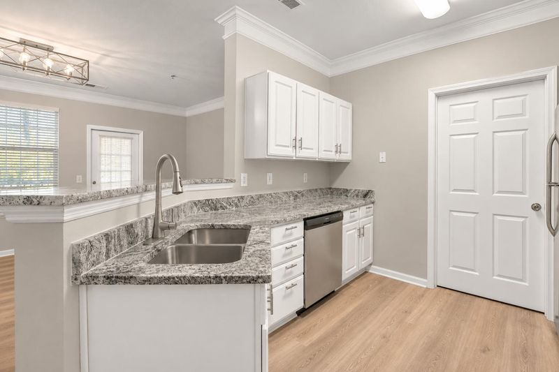 1445 Cambridge Lakes Dr #206, Mount Pleasant, SC 29464