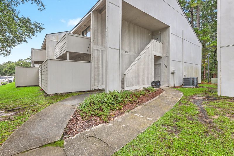 806 Greenmeadow Dr, Goose Creek, SC 29445