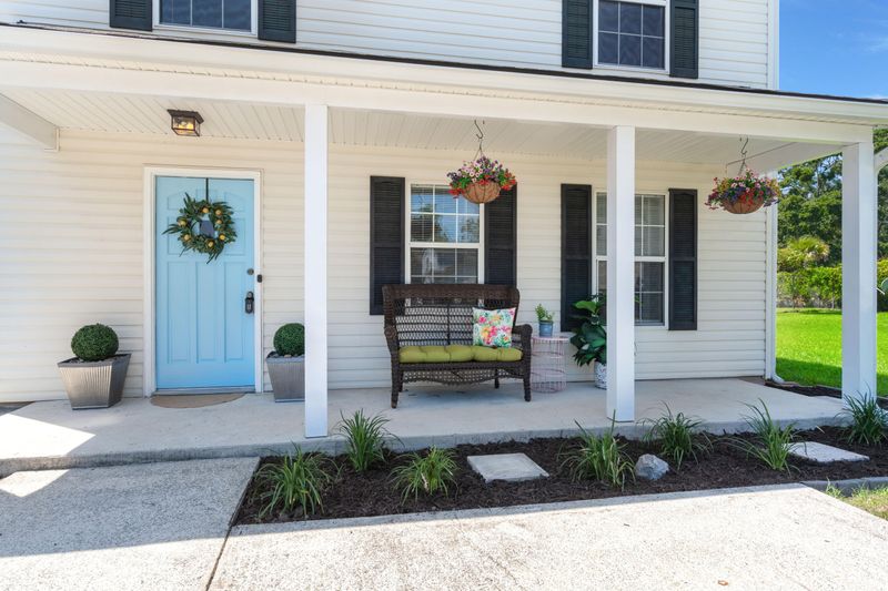9 Woodleaf Ct, Charleston, SC 29407