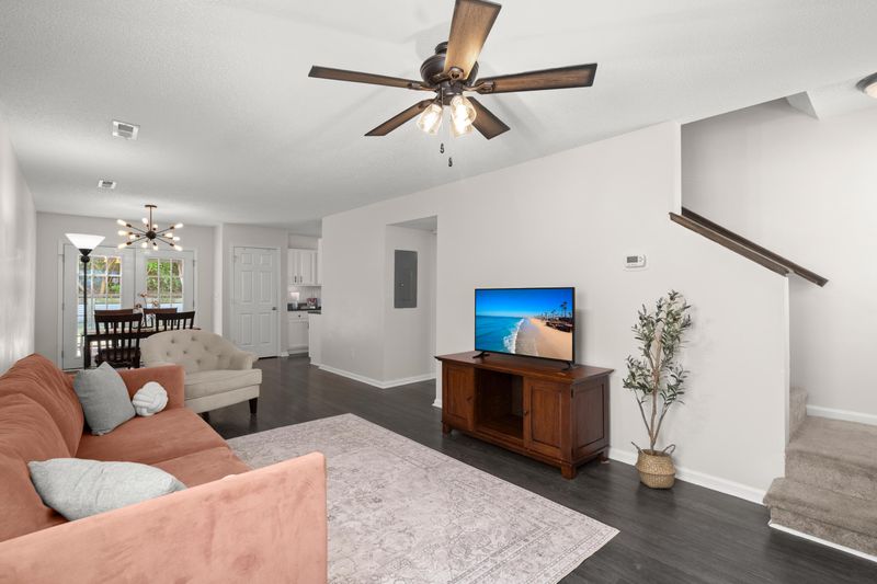 9 Woodleaf Ct, Charleston, SC 29407