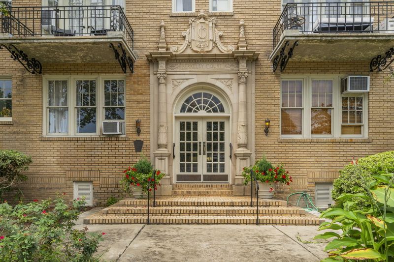 63 Rutledge Ave #Apt 27, Charleston, SC 29401