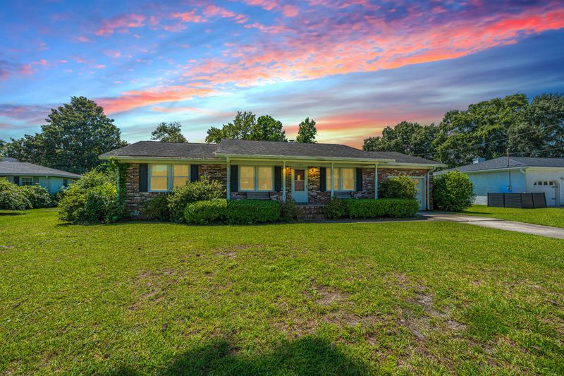 1259 Robin Rd, Mount Pleasant, SC 29464