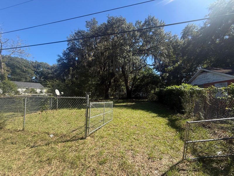 2001 Baker Dr, North Charleston, SC 29406
