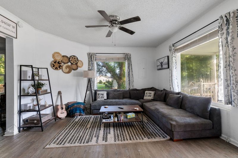156 E Main St, Harleyville, SC 29448