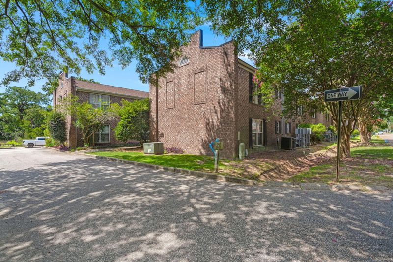 867 Colony Dr #104, Charleston, SC 29407