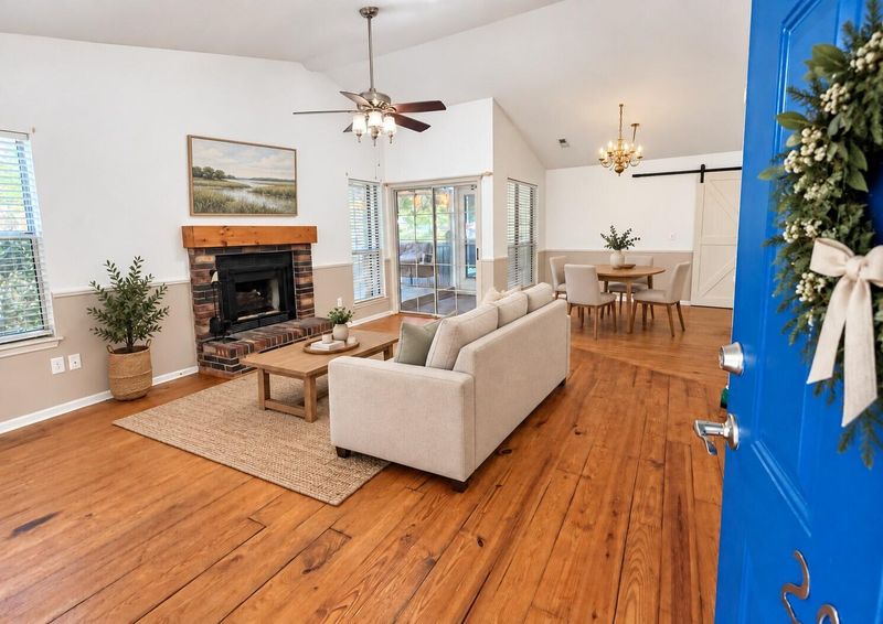 201 Regent St, Summerville, SC 29483