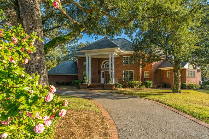 235 Country Club Ln, Charleston, SC 29412