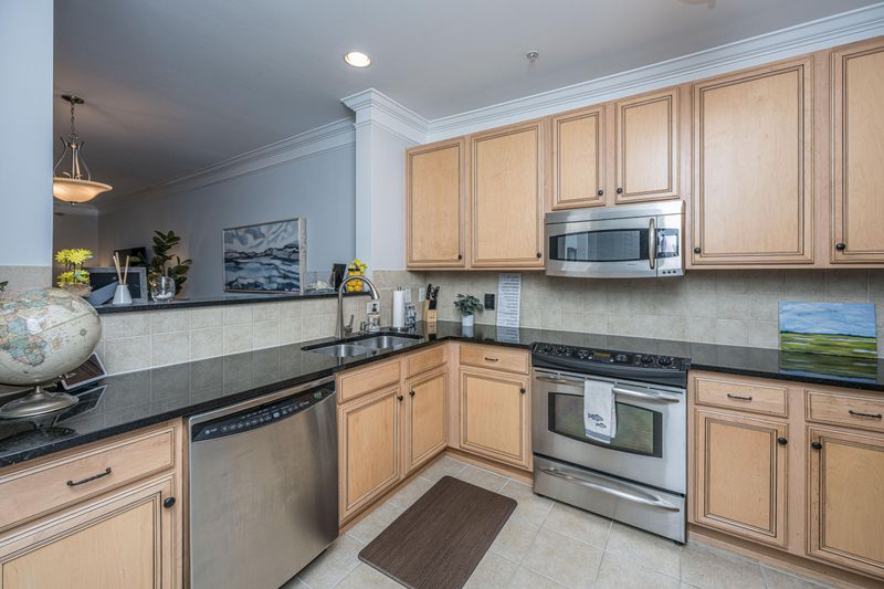 2244 Ashley Crossing Dr #1133, Charleston, SC 29414