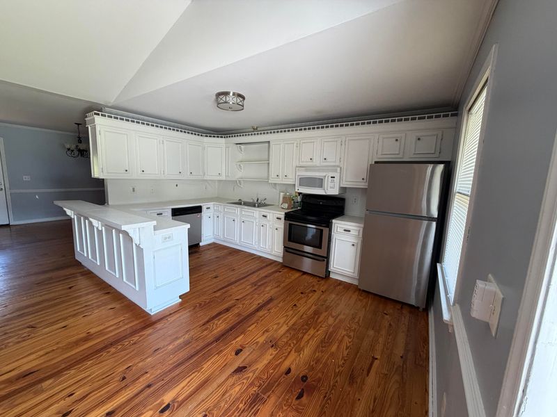 129 Lindy Creek Rd, Goose Creek, SC 29445
