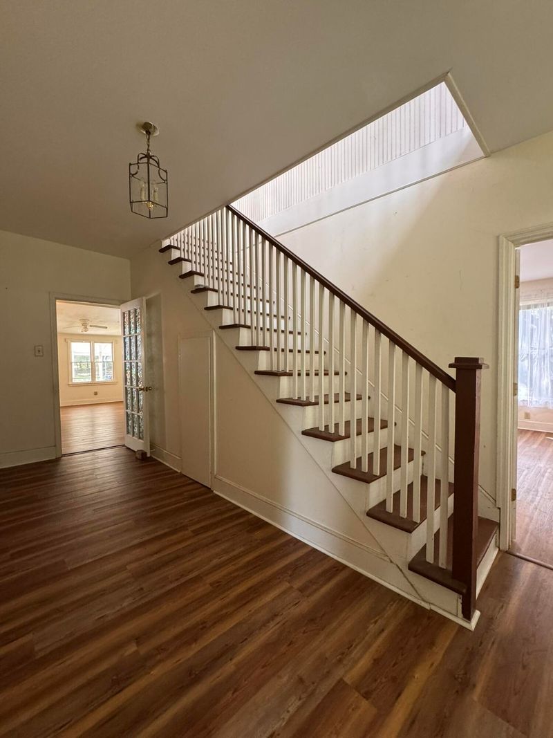 532 Pinckney St, Mcclellanville, SC 29458