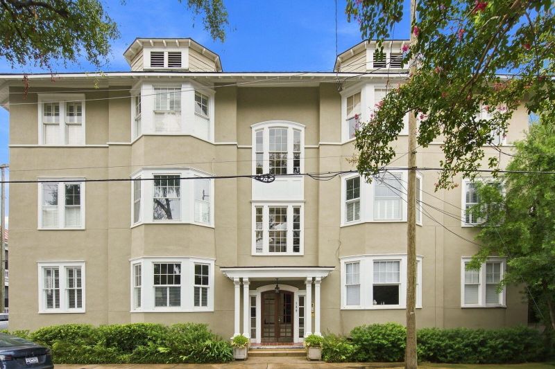 139 Tradd St #Apt 1, Charleston, SC 29401