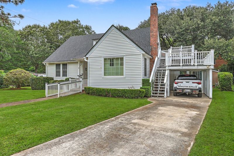 4 Oakdale Pl, Charleston, SC 29407
