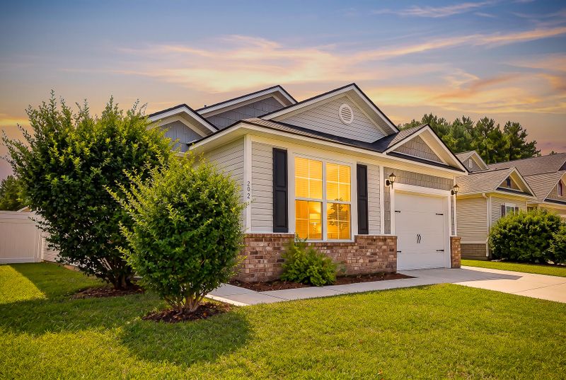 202 Summer View Rd, Summerville, SC 29486