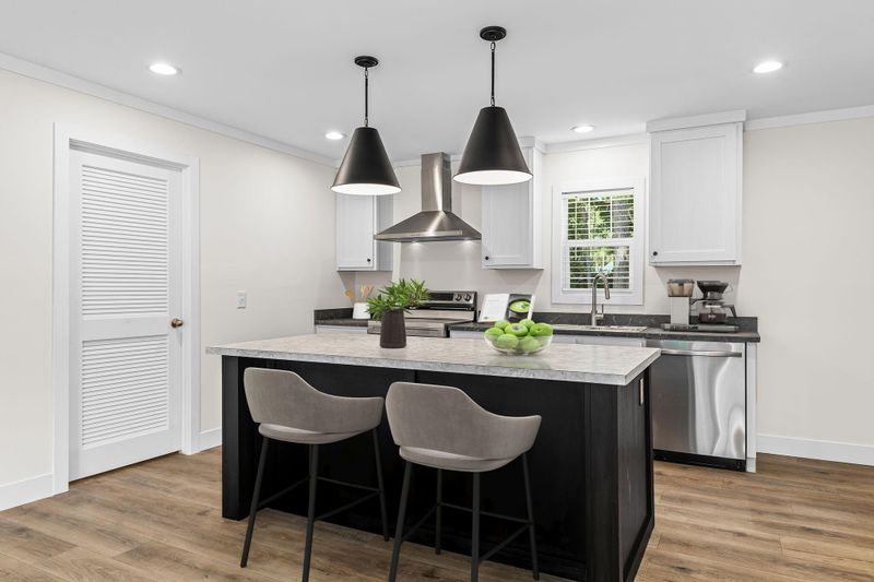 6152 Smith Rd, Ravenel, SC 29470