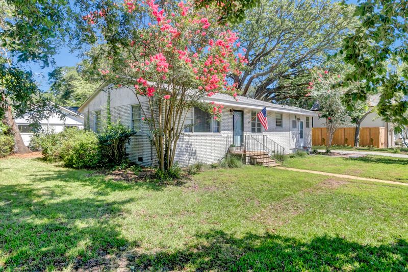 822 Rogers Ln, Mount Pleasant, SC 29464