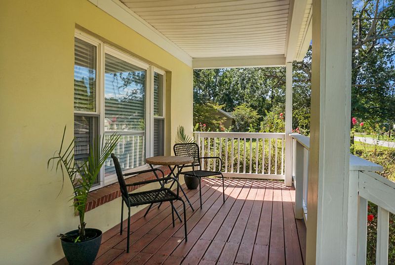 1007 Holcombe Rd, Hanahan, SC 29410