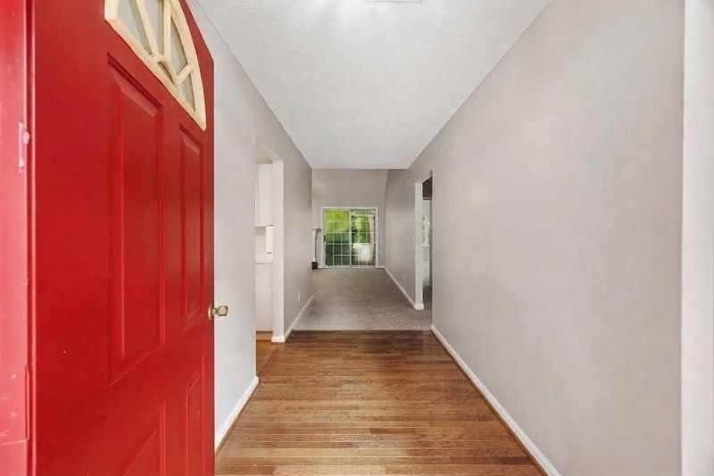 185 Thames Ave, Summerville, SC 29485