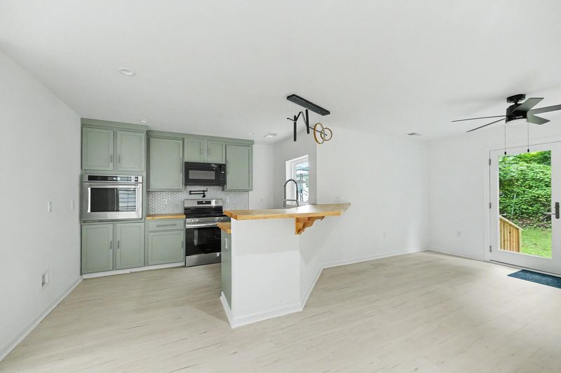 2709 Henry St, North Charleston, SC 29405