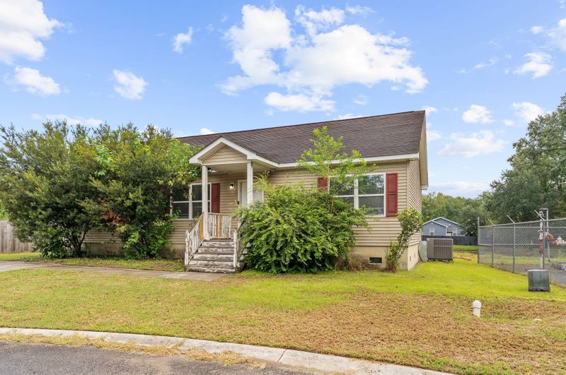 2557 Celestial Ct, North Charleston, SC 29406