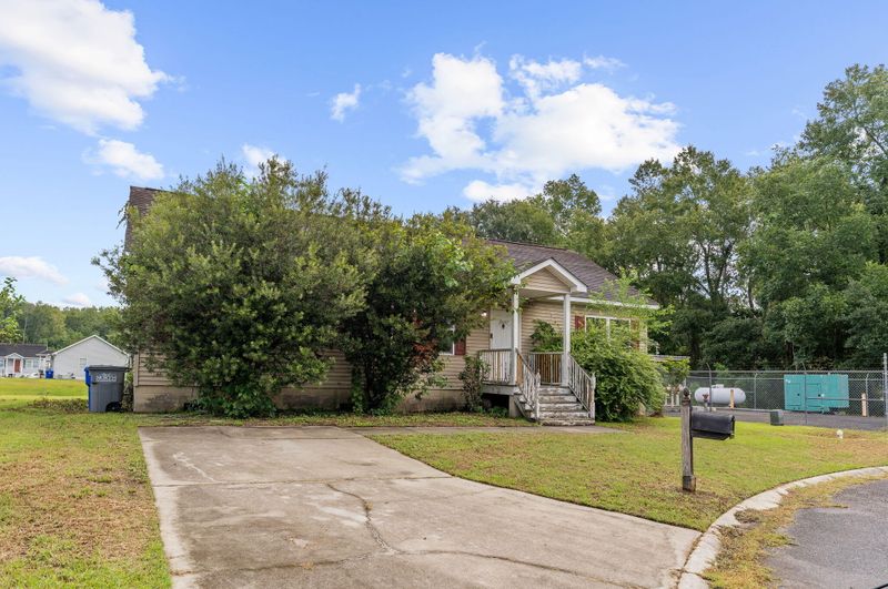 2557 Celestial Ct, North Charleston, SC 29406