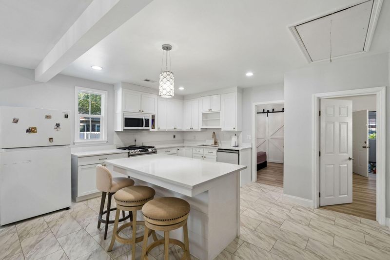 4718 Ivydale Dr, North Charleston, SC 29405
