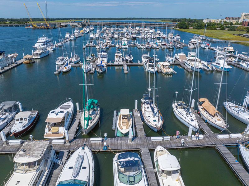 33 Lockwood Dr #Lu43, Charleston, SC 29401