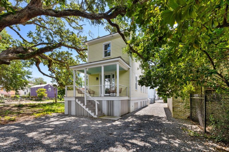 162 Spring St #E, Charleston, SC 29403