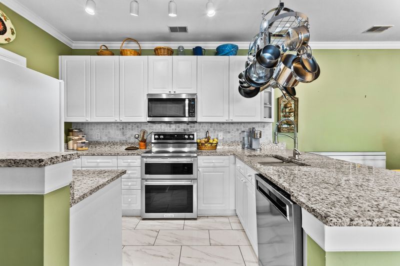 1434 Belcourt Ln, Mount Pleasant, SC 29466