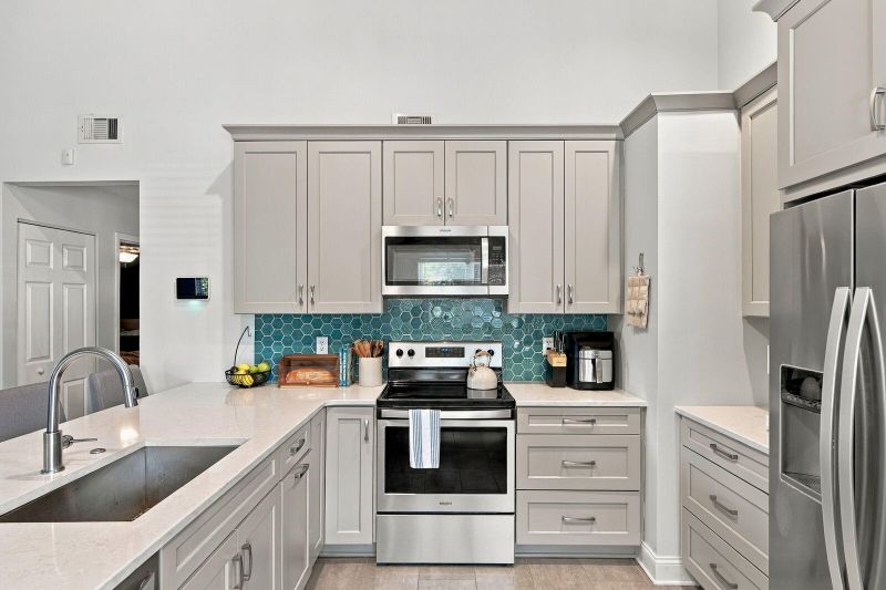 1083 Oakcrest Dr, Charleston, SC 29412