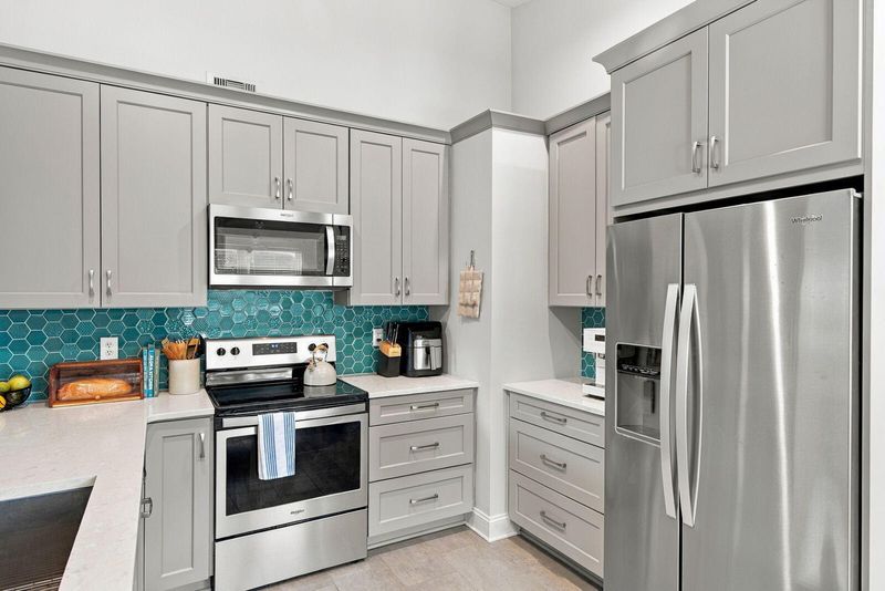 1083 Oakcrest Dr, Charleston, SC 29412