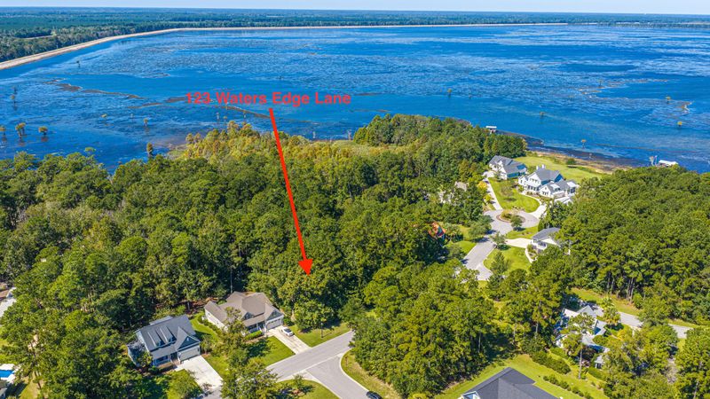 123 Waters Edge Ln, Moncks Corner, SC 29461