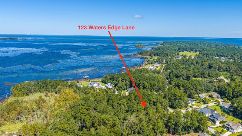 123 Waters Edge Ln, Moncks Corner, SC 29461