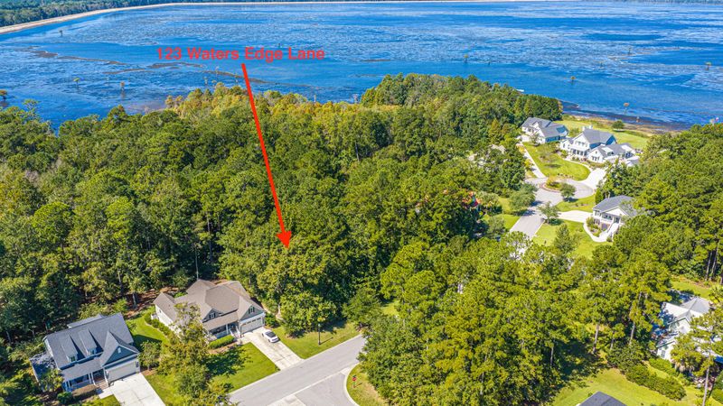 123 Waters Edge Ln, Moncks Corner, SC 29461