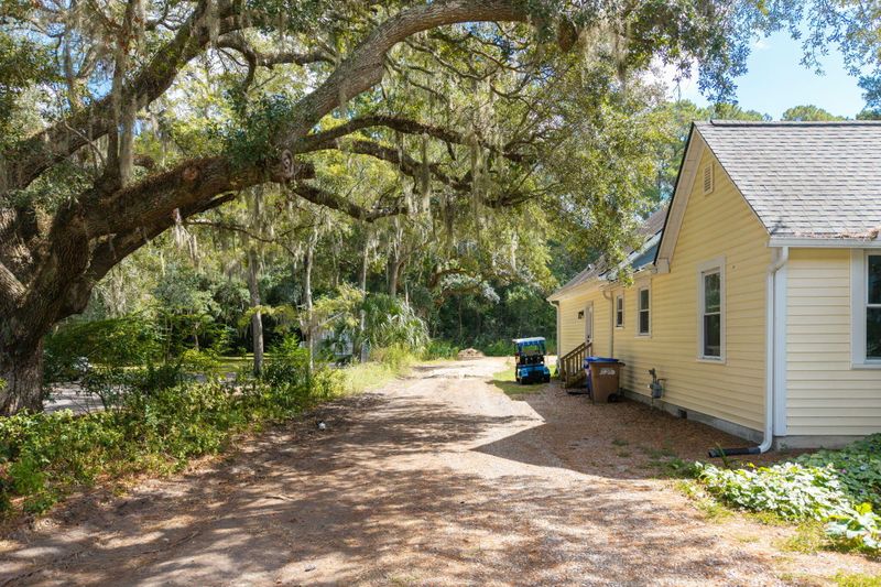 444 Woodland Shores Rd, Charleston, SC 29412