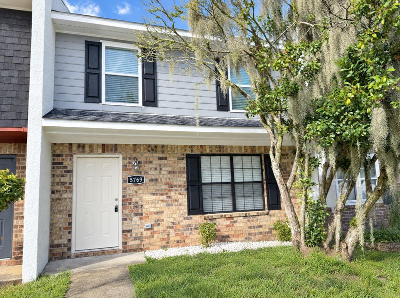 5769 Dewsbury Ln, North Charleston, SC 29418
