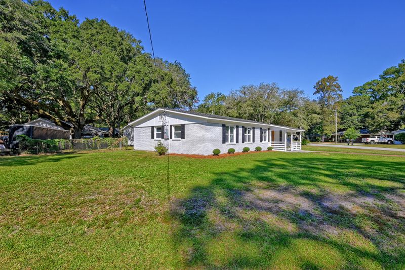 1472 Village Rd, Charleston, SC 29407