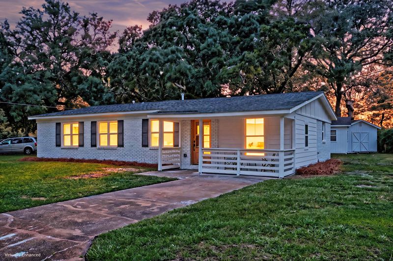 1472 Village Rd, Charleston, SC 29407