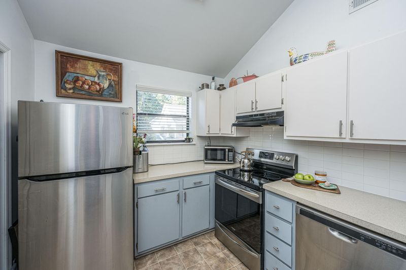 935 E Estates Blvd #Apt C, Charleston, SC 29414