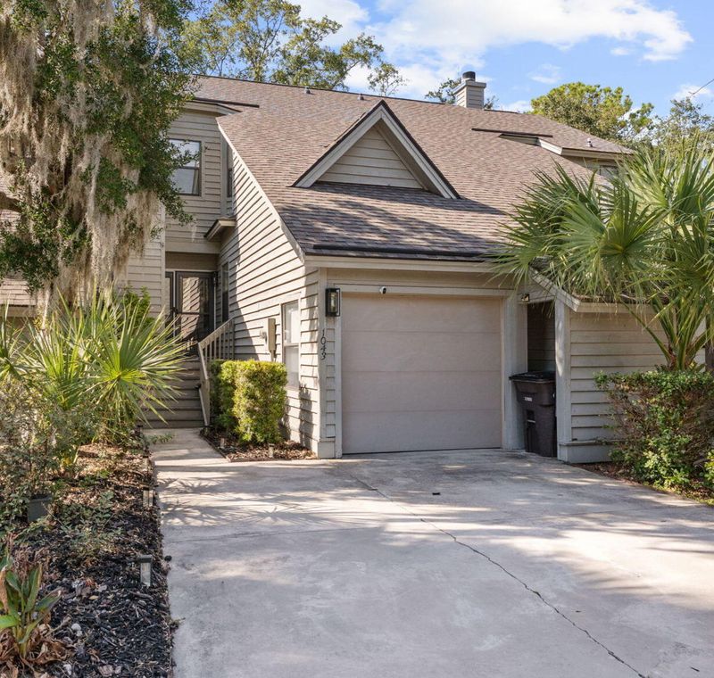 1043 Marsh Court Ln, Mount Pleasant, SC 29464